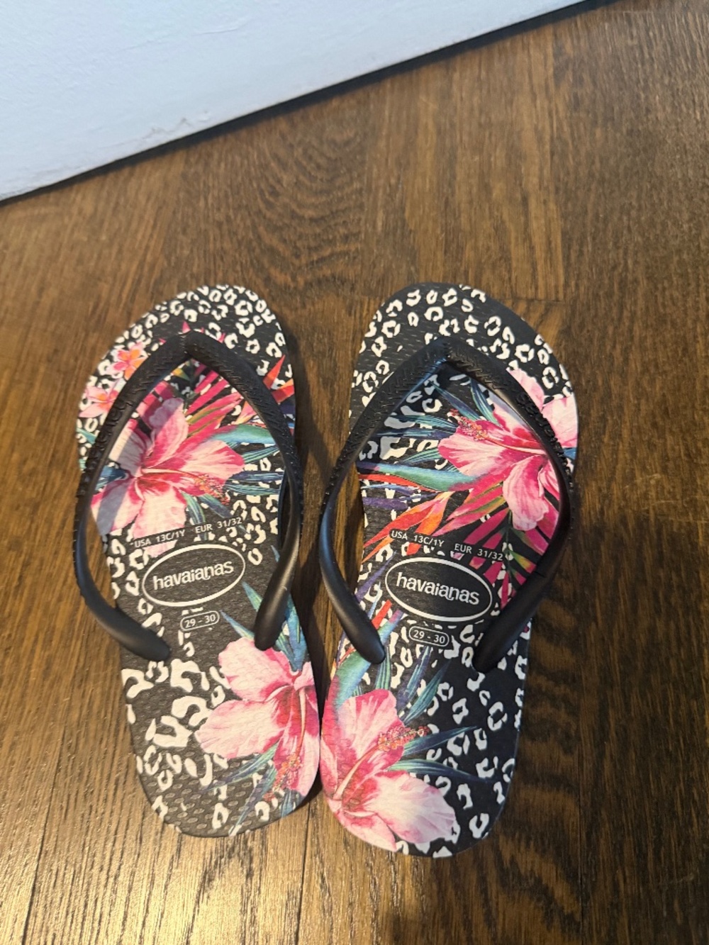 Brand new Girls havianas flower print